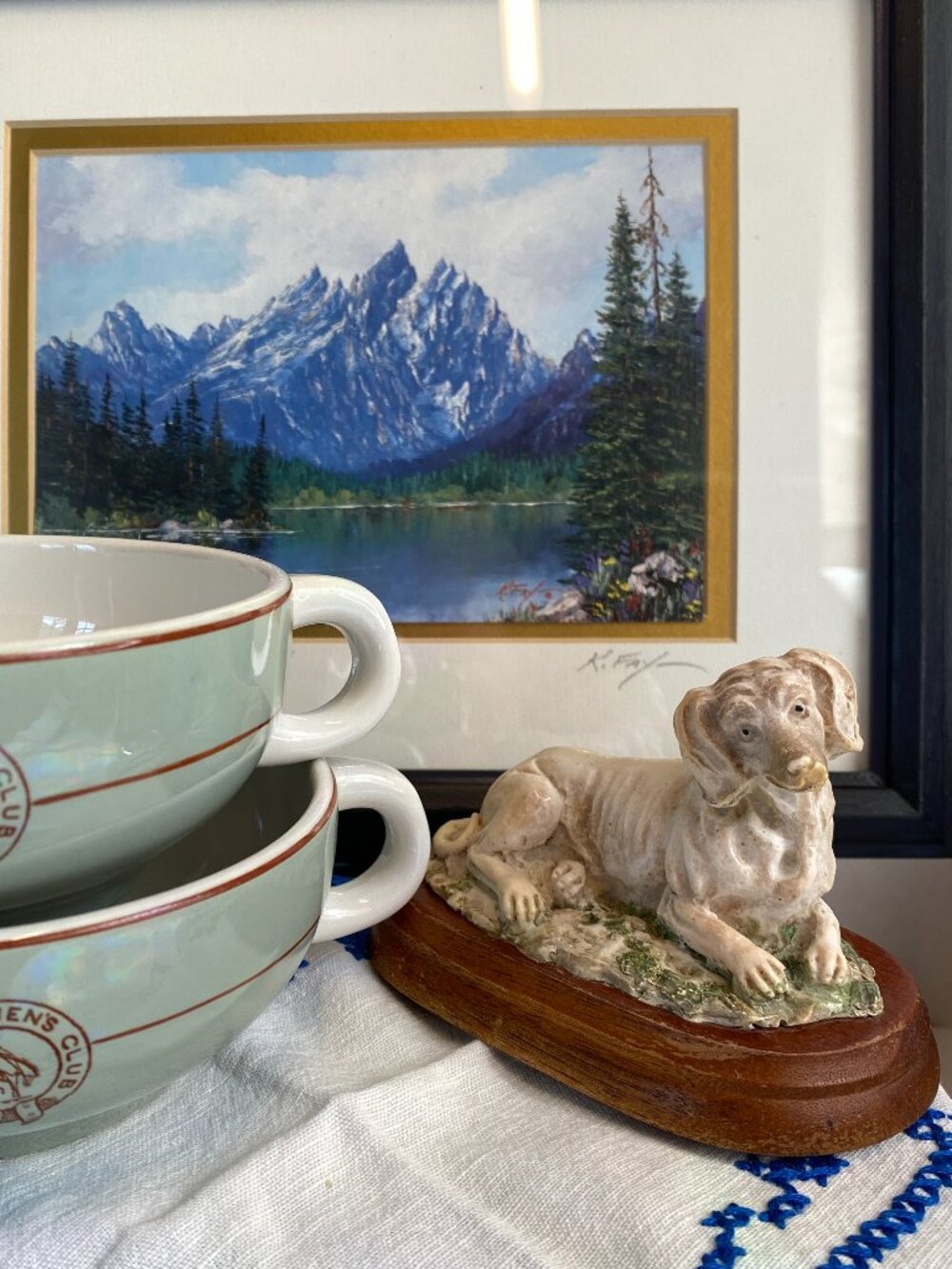 Vintage Resin Hunting Dog Figurine on Solid Wood Base Taiwan ROC 1970s/80s